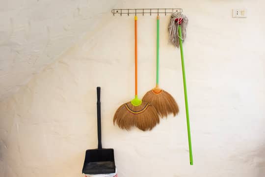 ​Tools to Use When Hanging Your Mop