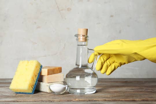 clean dust mops with vinegar